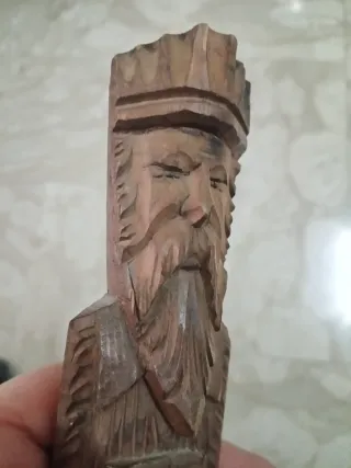 Scultura in legno da appoggio o appendere intaglio