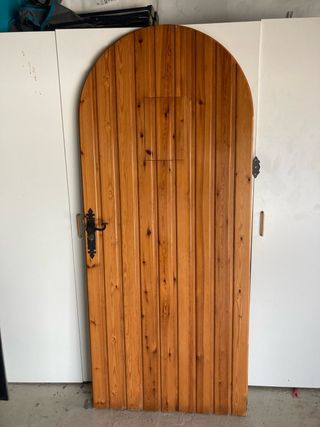 Puerta madera maciza redonda