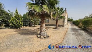 Chalet en venta en Caudete