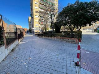 Local comercial en venta en Polígono Cartuja – La Paz en Granada