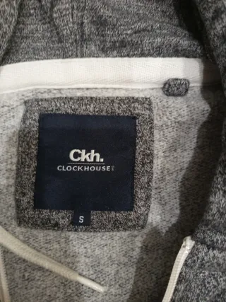 Chaqueta deportiva gris con cremallera