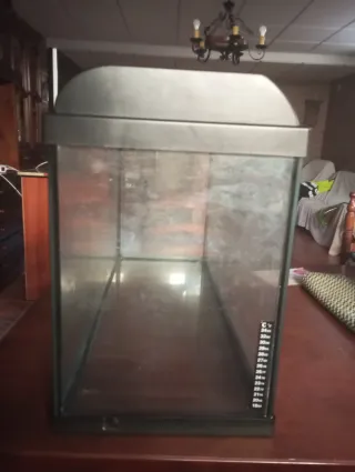 Acuario 100L, Largo 79CM,FONDO30CM,ALTO 41CM