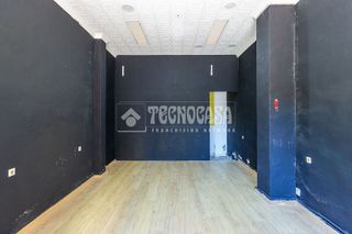 Local comercial en venta en Zona Hispanidad-Vivar Téllez en Vélez-Málaga