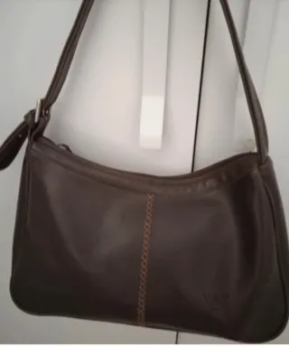 Bolso de hombro marrón