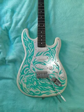 OFERTA! Guitarra Eléctrica LKE ST20