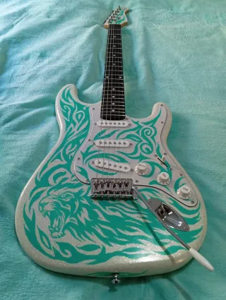 OFERTA! Guitarra Eléctrica LKE ST20