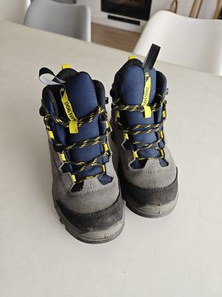 Botas de montaña para niño. Solo uno o dos usos