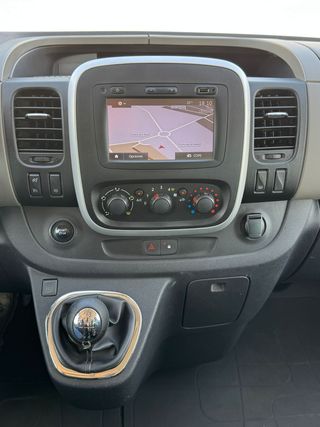 Renault Trafic 2018 ETIQUETA C VIVARO TALENTO