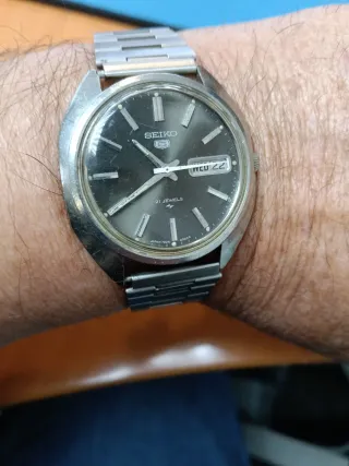 Reloj Seiko 5 Automático Negro/Plateado