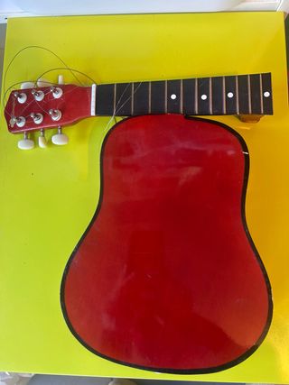 Guitarra infantil para restaurar
