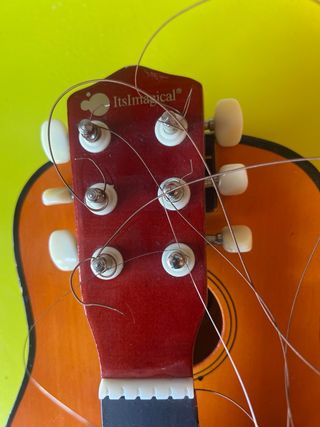 Guitarra infantil para restaurar