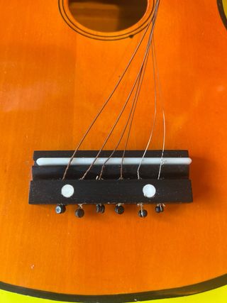 Guitarra infantil para restaurar
