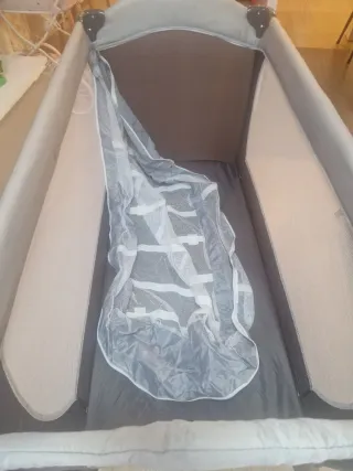 Cuna de viaje con etiqueta