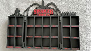 Expositor Stranger Things funko pop kinder hoy