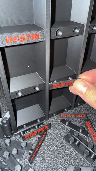 Expositor Stranger Things funko pop kinder hoy