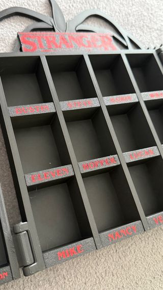 Expositor Stranger Things funko pop kinder hoy