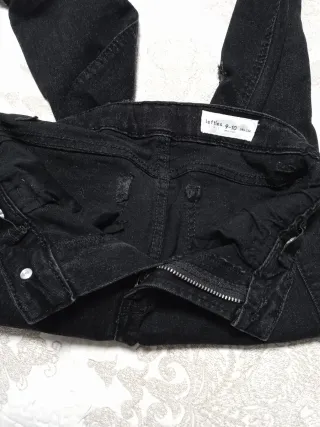 Vaqueros negros rotos