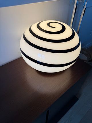 Lámpara de mesa esférica espiral