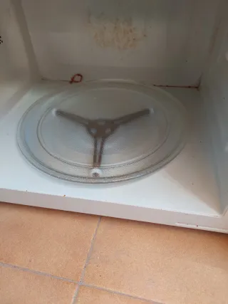 Microondas negro Funciona perfectamente.