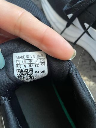 Zapatillas Adidas Negras y Blancas