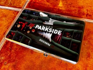 Tenaza Pelacables y Crimpadora Parkside