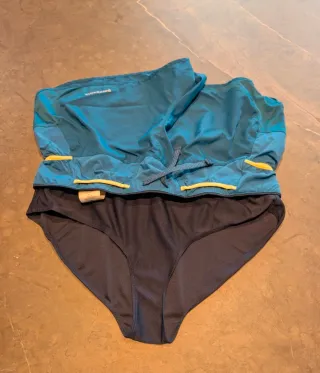 Pantalón corto deportivo Patagonia azul