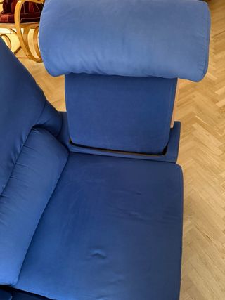 Sofá rinconera azul con sillón reclinable central