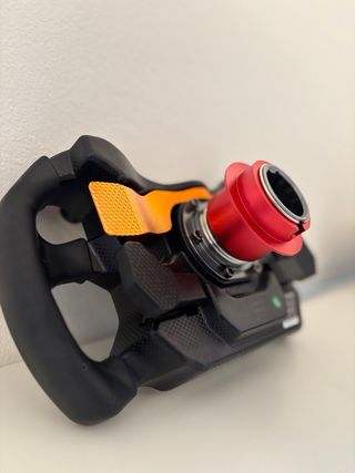 Fanatec McLaren GT3 V2 con QR1