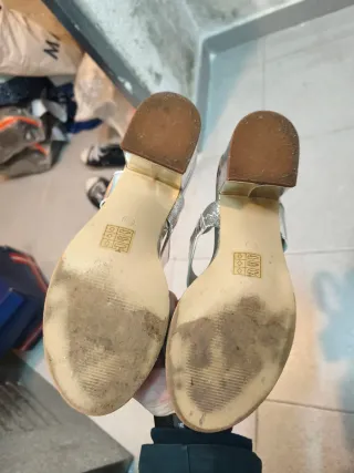 Sandalias plateadas tacón Marypaz (1 uso)