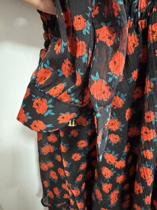 Vestido Zara flores negro y rojo