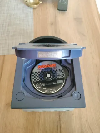 Nintendo GameCube + 2 mandos + Mario Kart