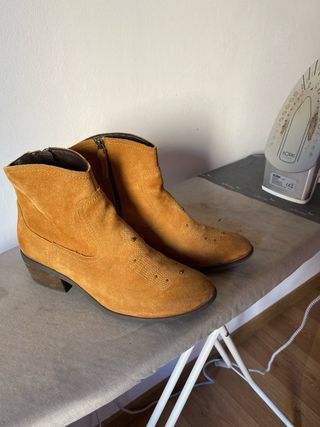 Botas de ante marrones