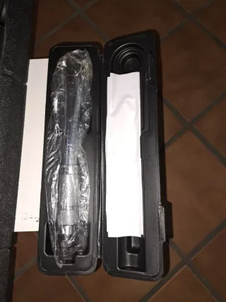 Llave dinamométrica y destornillador de impacto