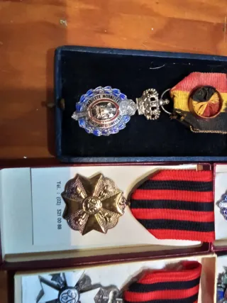 Lote de  8 condecoraciones belgas