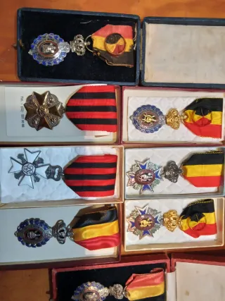 Lote de  8 condecoraciones belgas