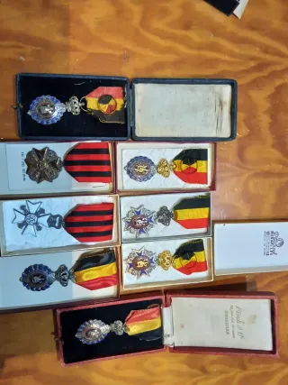 Lote de  8 condecoraciones belgas