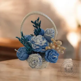 Cestino di candele floreali blu