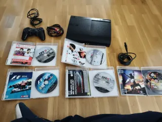 PS3 Super Slim 500GB + Mando + Juegos FIFA