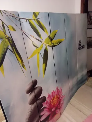 Biombo decorativo flores y piedras