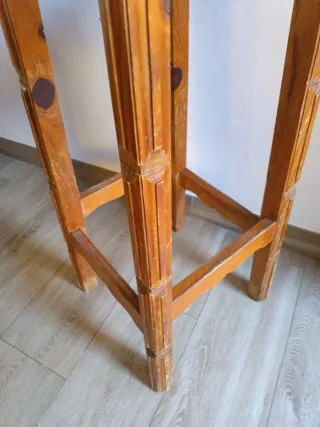 Taburete de madera y yute