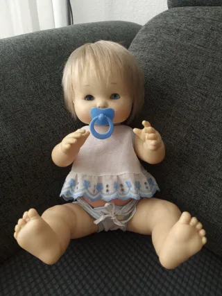 Muñeca Nenuco con chupete
