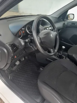 Peugeot 206+ comercial año 2010 solo 69.000kms!!