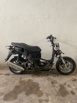 Despiece Honda Dylan 125 esta todo lo de la foto.