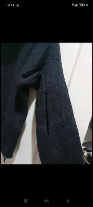 Maglione particolare nero L ma veste una M