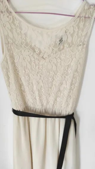 Vestido encaje beige lazo negro