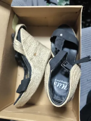 Sandalias cuña negras y beige T39