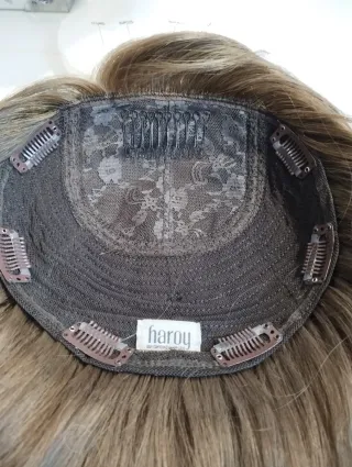 Prótesis capilar parcial mujer chica castaño claro