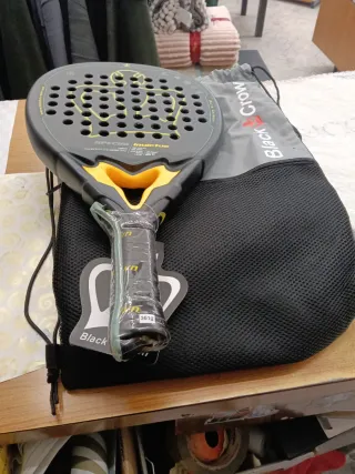 Pala de pádel Black Crown Special Invictus