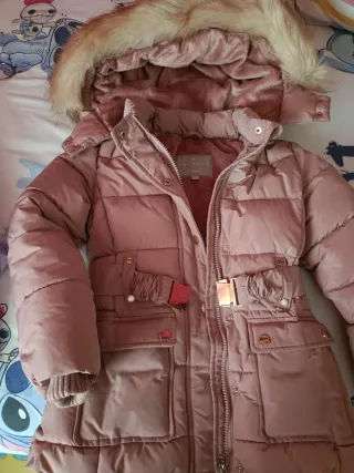 Plumífero niña capucha desmontable y con cinturón