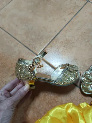 Disfraz Bella con Zapatos y Corona